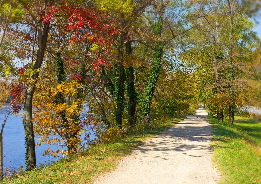 path along Potomac River