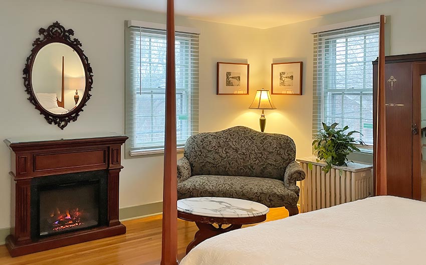 guestroom at Thomas Shepherd Inn